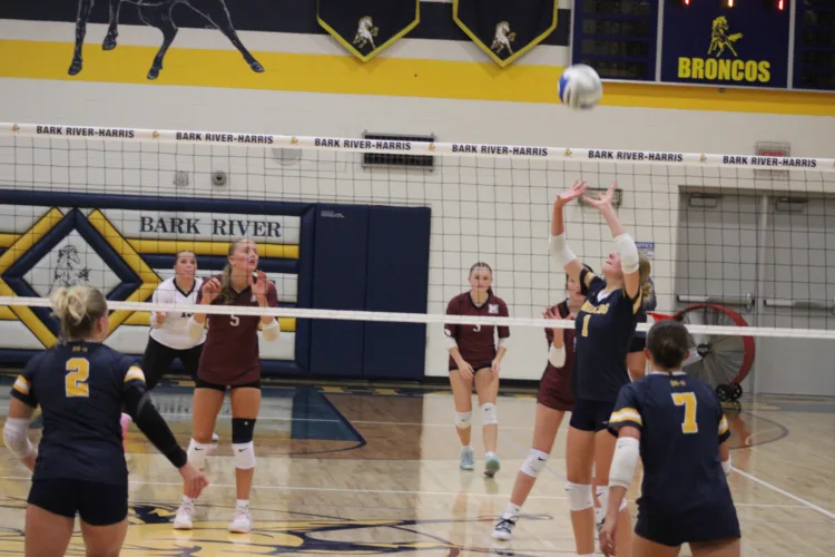 Broncos trample Maroons in volleyball action